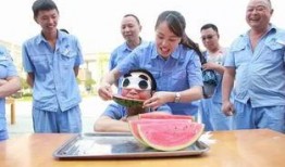 家长闺蜜吃瓜群众,揭秘校园风云背后的故事