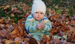 小孩吃瓜的图片,小宝贝欢乐吃瓜瞬间