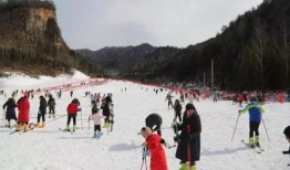 雪场吃瓜女,吃瓜女生揭秘滑雪场背后的故事