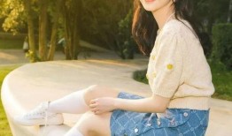 景甜蹲地吃瓜,意外成为娱乐圈热议焦点