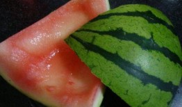 吃鸡瓜的寓意,寓意吉祥，共享丰收喜悦