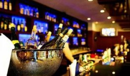 武汉酒吧吃瓜事件,一场意外引发的社交风波