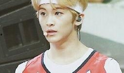 李马克前排吃瓜