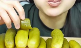 泰国美女吃腌瓜,腌瓜美食之旅