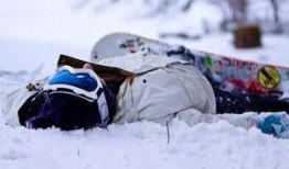 雪场吃瓜女,吃瓜女生揭秘滑雪场背后的故事