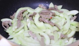 5人吃白瓜,品味田园生活之美