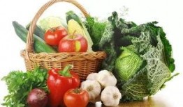 小芬旅行吃瓜,小芬旅行中的美食瓜趣记