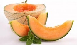 哈密瓜演示吃串,夏日消暑美食新体验