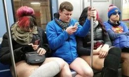 老外看吃瓜群众,外国视角下的中国“吃瓜群众”现象解析