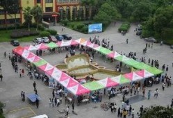 温州学子广场吃瓜,瓜香四溢，青春盛宴