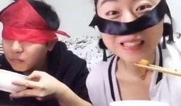 亲子蒙眼吃瓜视频下载,趣味互动乐趣多