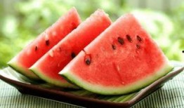 夏天晚上吃瓜,消暑解渴的夏日美食之旅