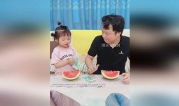 闺女吃瓜图片,闺女品尝夏日美味，甜蜜瞬间定格