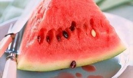 为什么吃瓜喜欢吃西瓜,揭秘为何西瓜成为“吃瓜”首选