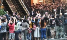 新加坡的吃瓜群众,揭秘本地热门话题背后的故事