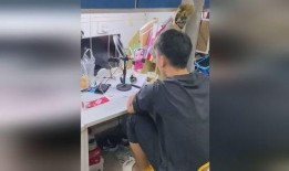 寝室吃瓜视频男生,揭秘校园生活趣味瞬间