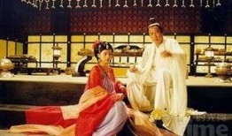 穿越带吃瓜系统进宫,宫廷风云尽收眼底