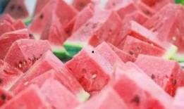 重庆黑人吃瓜,重庆黑人社区里的独特“吃瓜”文化体验